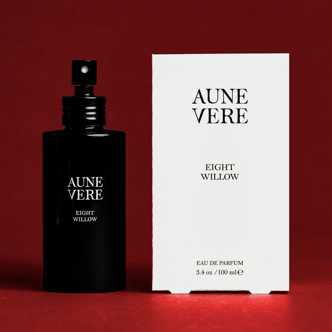 Eight Willow 100 ml bottle beside its carton, on alder red paper.